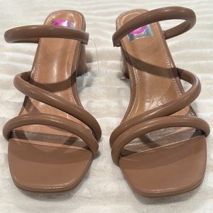 NWT Dolce Vita 3” Heeled Strappy Sandals. Size 8.5.